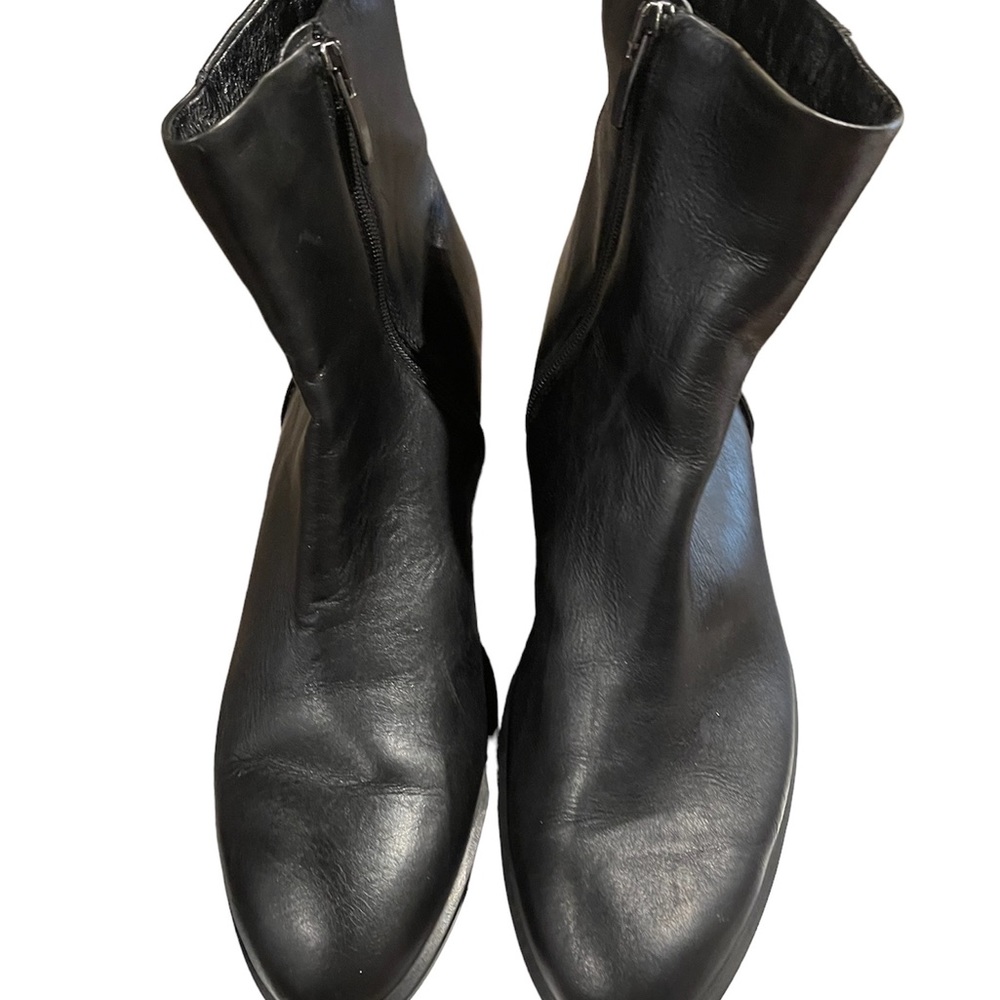 ECCO Black Leather Ankle Boots. EUC